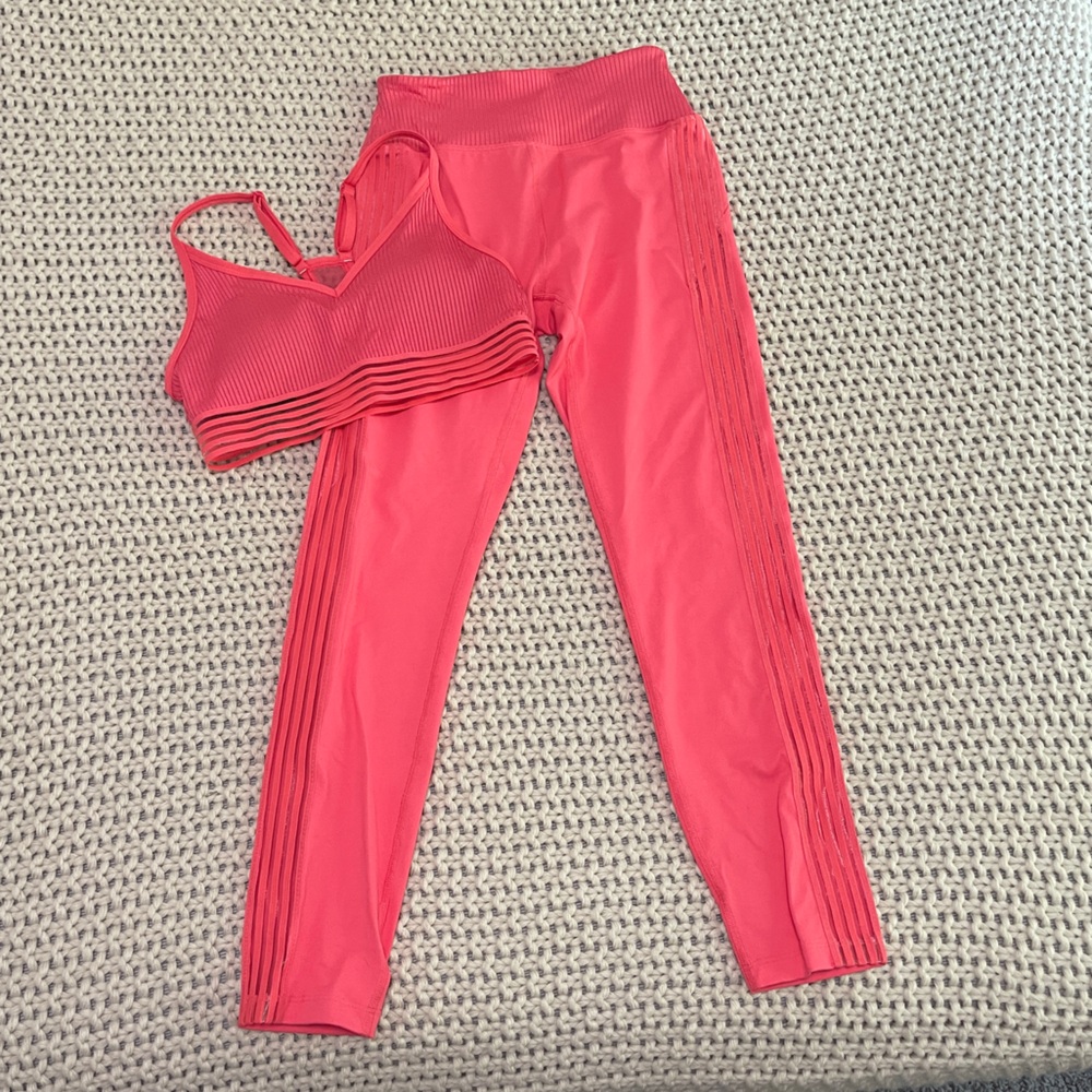 NWOT VS PINK Legging & Sports Bra Set